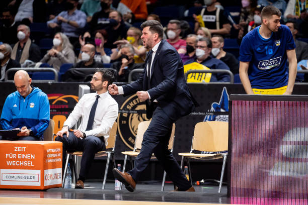 员之间的默 员之间的默